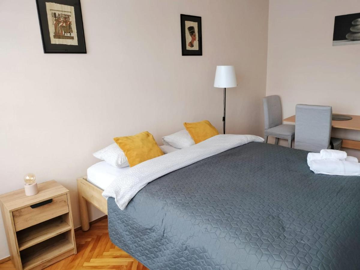 Nexus Center Apartment Миеркуря Чук Екстериор снимка