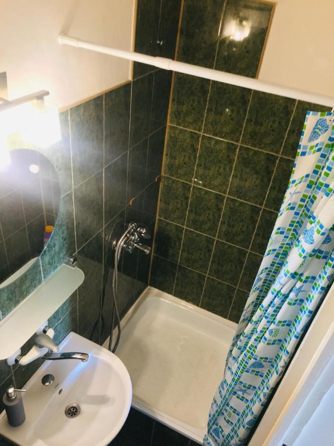 Nexus Center Apartment Миеркуря Чук Екстериор снимка