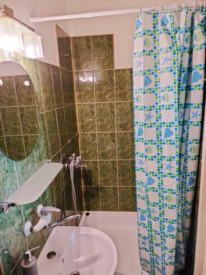 Nexus Center Apartment Миеркуря Чук Екстериор снимка